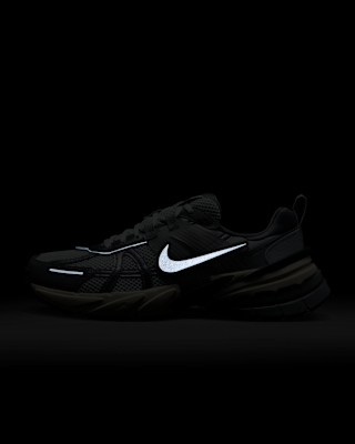 NIKE公式】ナイキ V2K ラン ウィメンズシューズ リフレクティブ (再帰